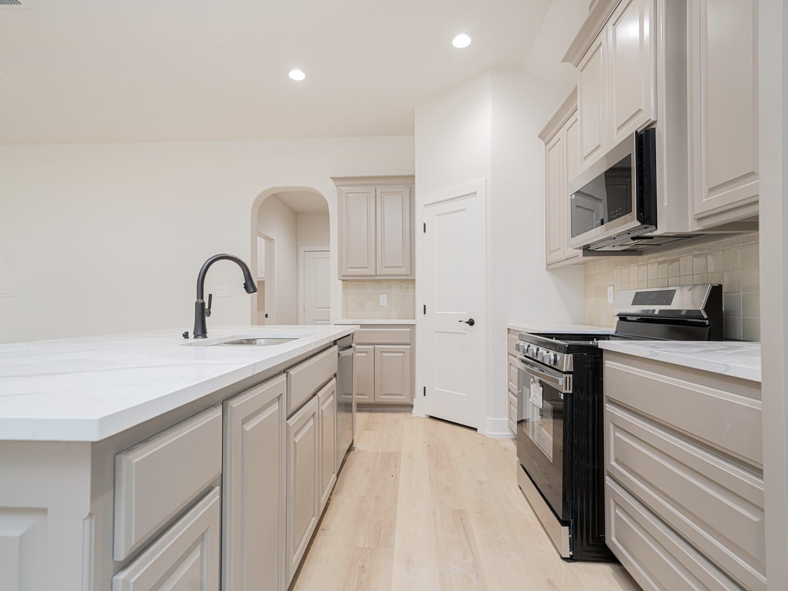 kitchen-remodel-with-modern-design-room-expansion-contractor-tyler